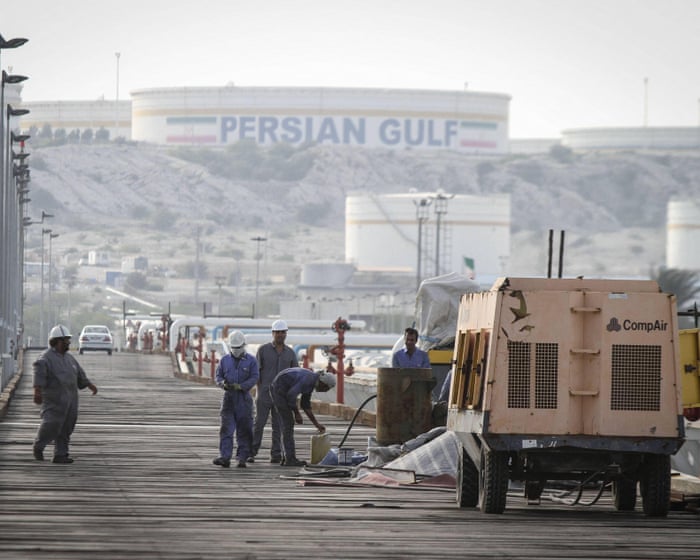 Reports suggest the US is considering seizing Kharg Island to pressure Iran into reopening the Strait of Hormuz.