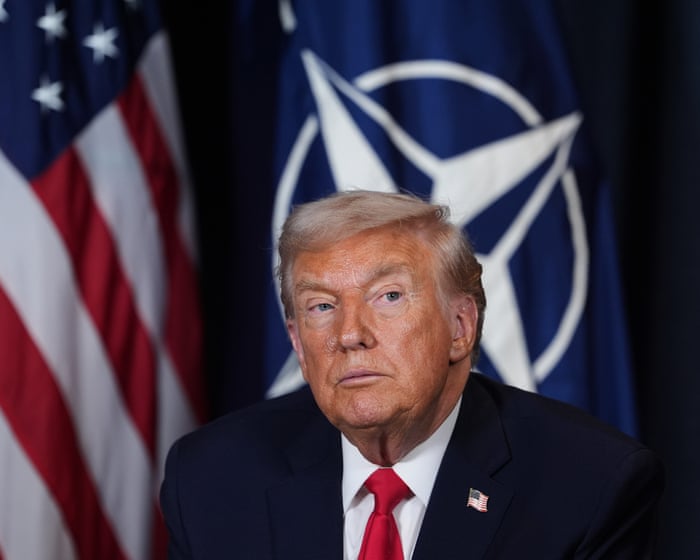Vedoucí představitelé EU prosazují plán „paktu vzájemné pomoci“, zatímco Trump nadále kritizuje NATO.