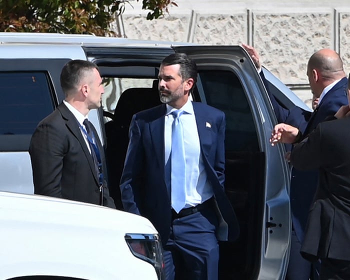 Tha companaidh nach eil mòran eòlach air, le ceanglaichean ri Donald Trump, a’ faighinn cùmhnantan lùtha luach $1 billean anns na Balkans.
