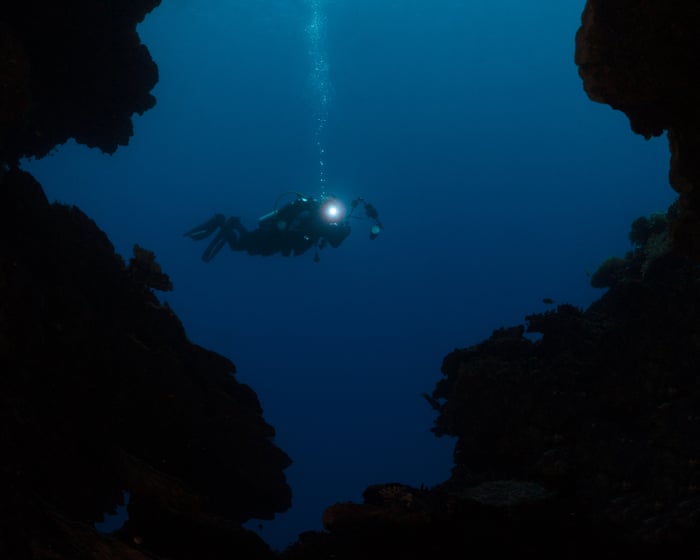 "If something goes wrong, you can't just swim up." A tragedy in the Maldives has highlighted the dangers of cave diving.