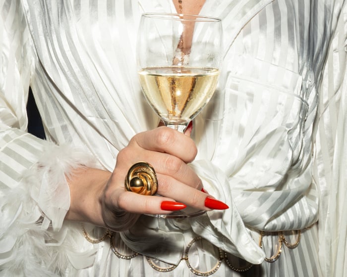 Bort från röda mattan tar det 'flashiga, jazziga och smaklösa' folket över Cannes – en fotodokumentär.