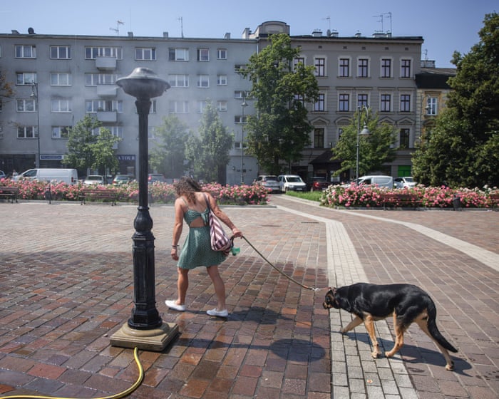 More European countries are preparing for temperatures above 40°C as the heatwave shifts eastward.