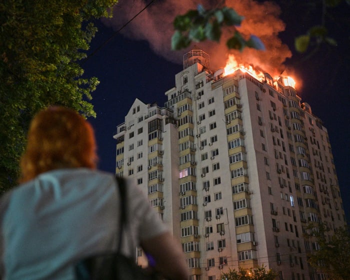 Rusya'nın Kiev'e düzenlediği büyük çaplı insansız hava aracı ve füze saldırısında en az 20 kişi hayatını kaybetti.