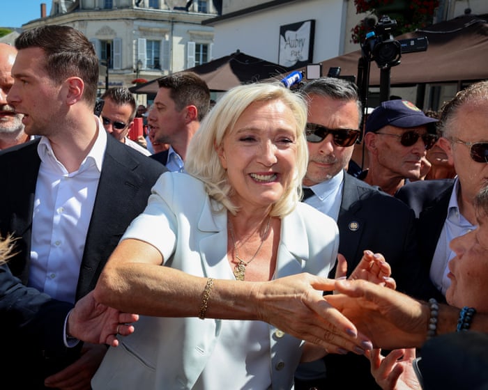 Marine Le Pen on käynnistänyt kampanjansa Ranskan presidentinvaaleihin saatuaan toimintakieltonsa lievennettyä.