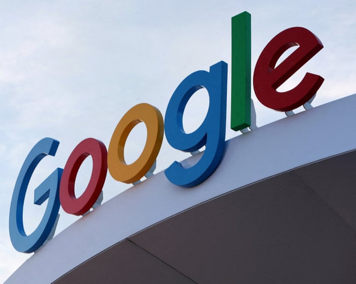 Az EU 890 millió euróra bírságolta a Google-t, mert megsértette a versenyszabályokat kereső- és alkalmazásszolgáltatásaival kapcsolatban.