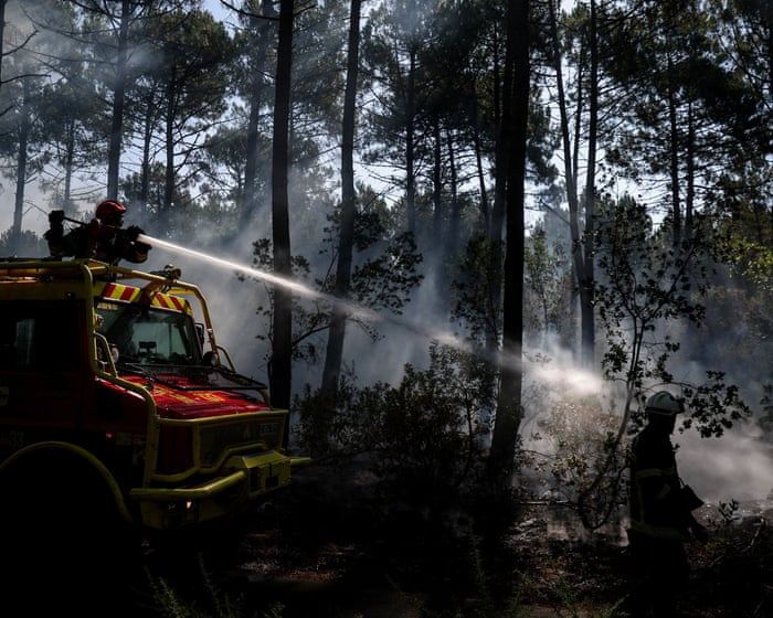 Authorities have ordered new evacuations from tourist areas near Bordeaux as France and Spain continue battling wildfires.