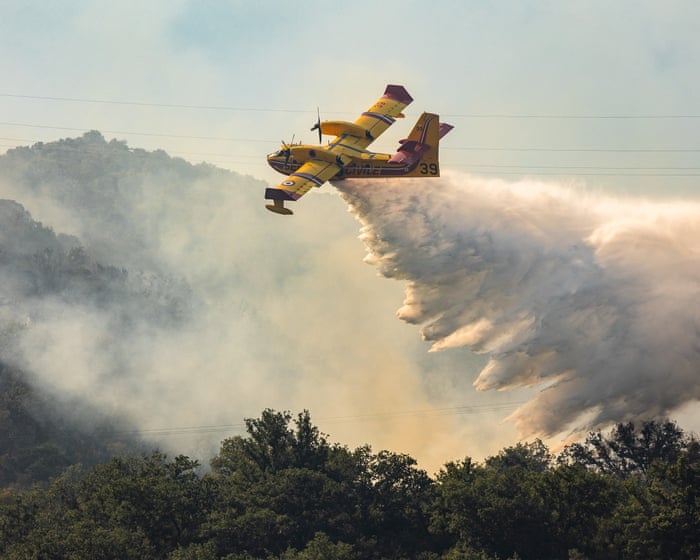 Los incendios forestales se están extendiendo por el sur de Europa, obligando a miles de personas a abandonar sus hogares.