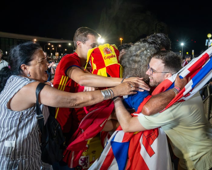 Spain and Gibraltar are celebrating after a "historic deal" was signed, leading to the removal of the border fence.