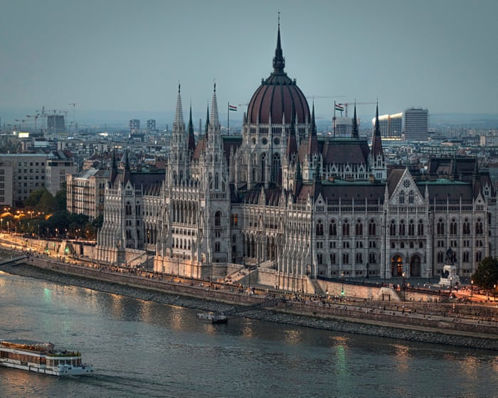 Destroyed crops, cyclists riding along the dry riverbed, and a "Rock of Starvation": this is how drought has devastated the Danube.