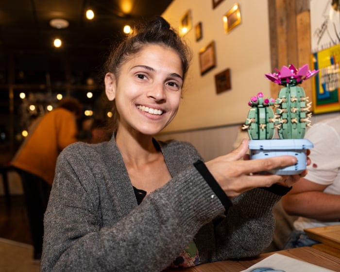 "Det er terapi i forkledning": hvordan voksne fans hjelper Lego med å dra inn milliarder i salg.