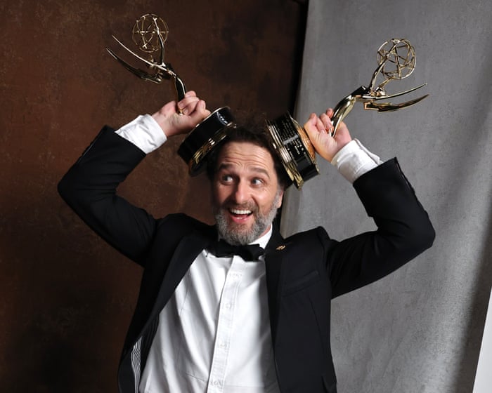 „Celý svět patří Matthewu Rhysovi a my v něm jen žijeme“: proč tento neuvěřitelný herec překonal rekordy Emmy