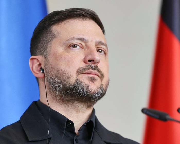 Zelenskyj kalder sammenstød mellem ukrainske efterretningstjenester i Kyiv for 'skammeligt'.