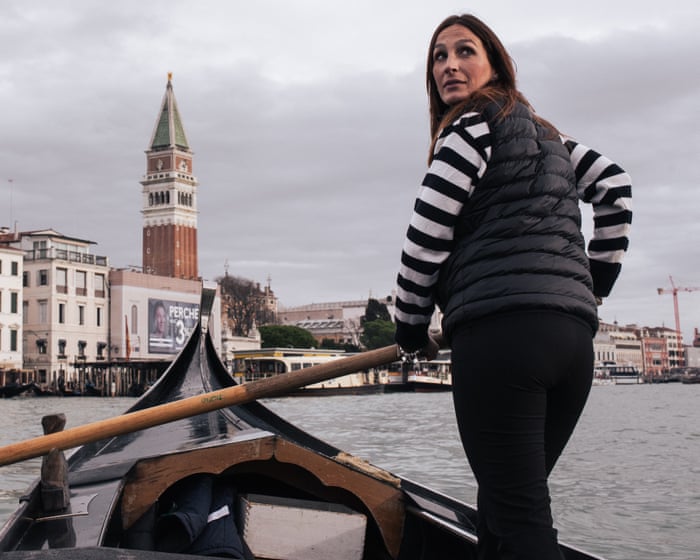 Memoria dell'acqua: le donne che ridisegnano Venezia – in immagini