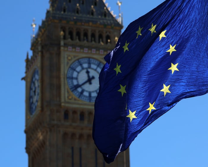 Mae'r gyfraith 'Made in Europe' yn peryglu cynlluniau'r DU i ailosod cysylltiadau â'r UE.