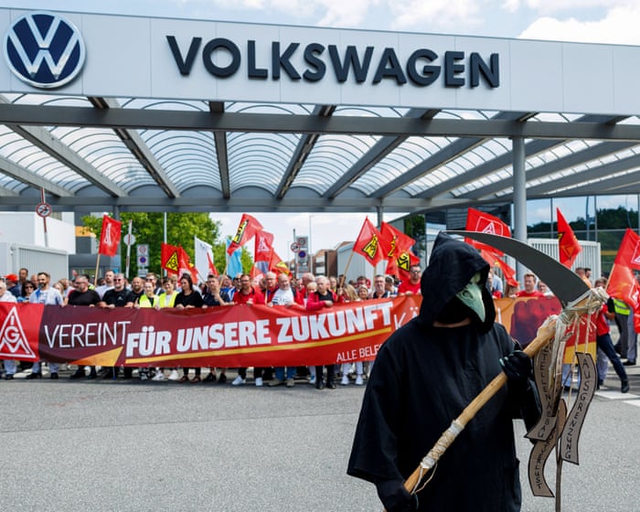 Volkswagen on valmis vähentämään vielä 50 000 työpaikkaa ratkaistessaan kiistaa ammattiliittojen kanssa elvytysstrategiastaan.