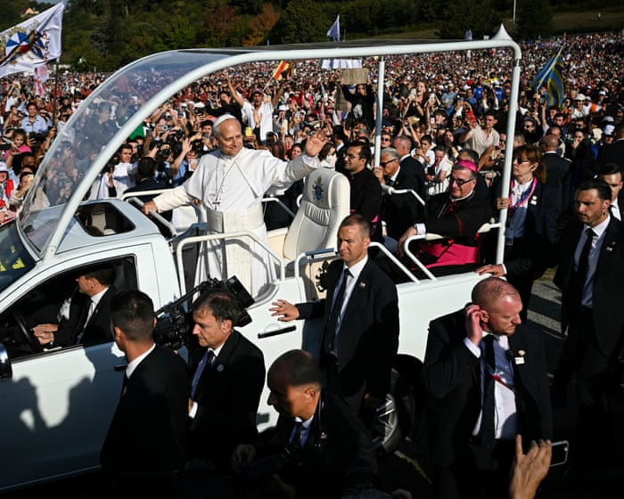 El papa León pide la curación de "heridas profundas" antes de reunirse con supervivientes de abusos sexuales infantiles en Francia
